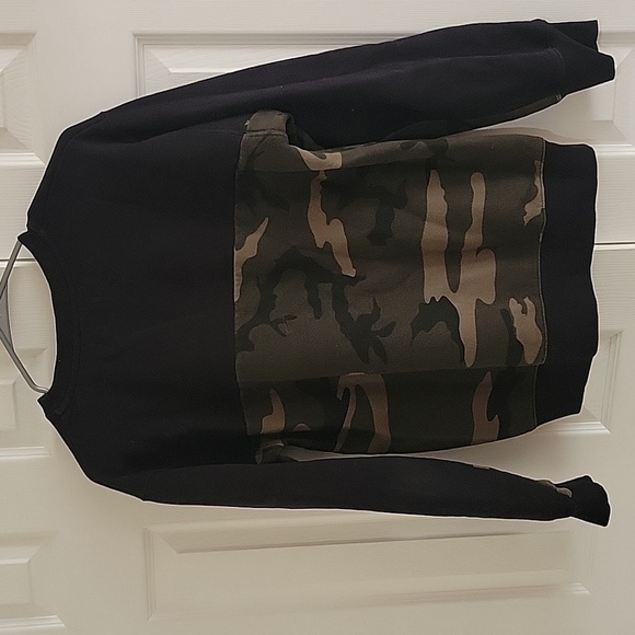 NWOT Aritzia TNA Women Black-Camouflage Sweatshirt S - Picture 3 of 8